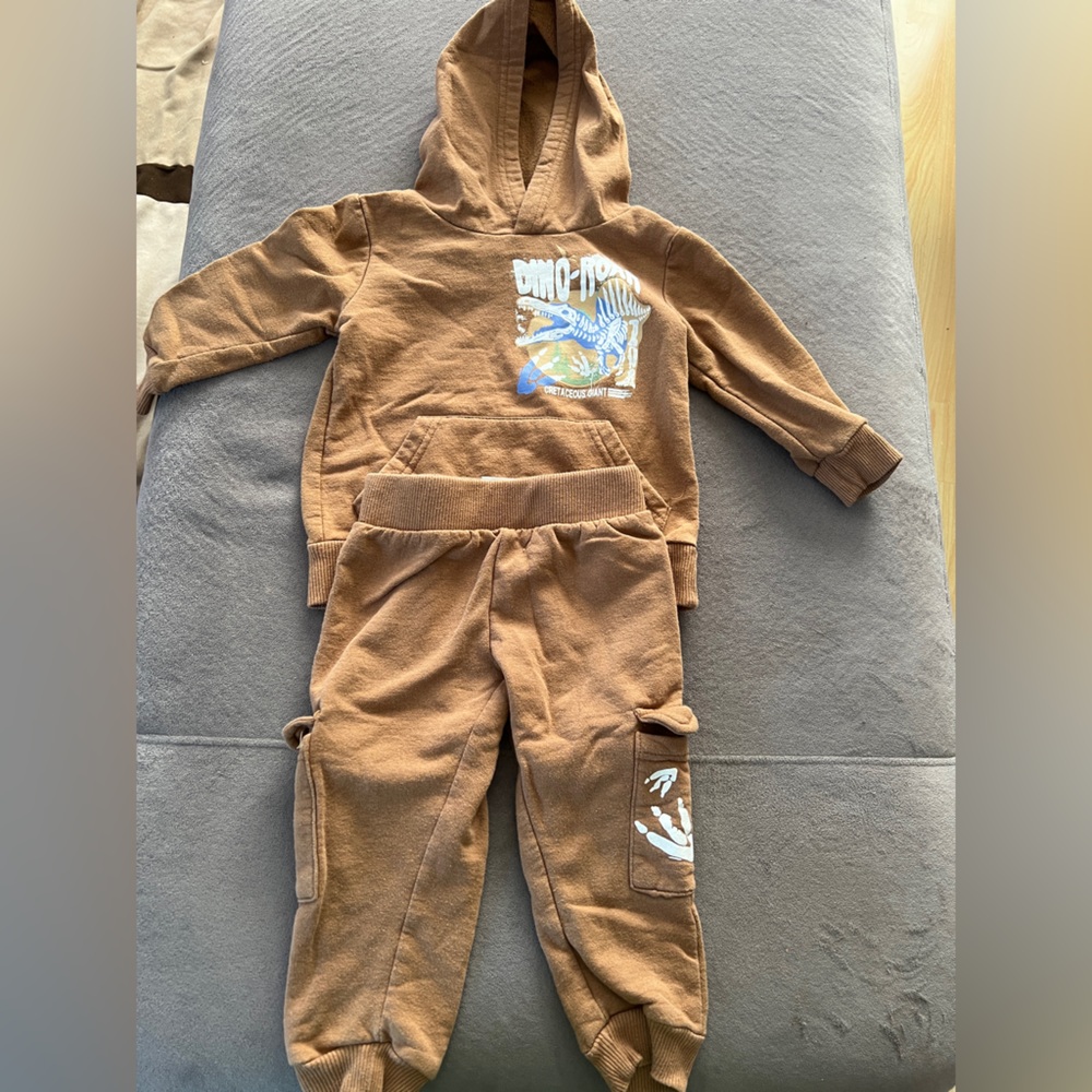 🌸4/$25 Little Rebels 2T Boys set